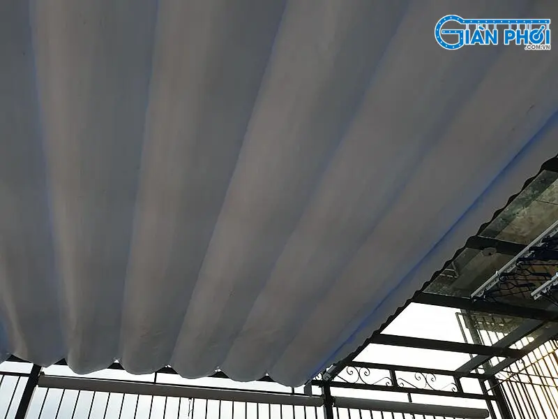 mái che nhà xe màu xám bạc