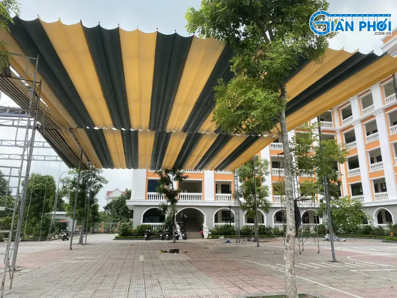 Mái che sân trường bạt xếp di động Mái che sân trường bạt xếp di động