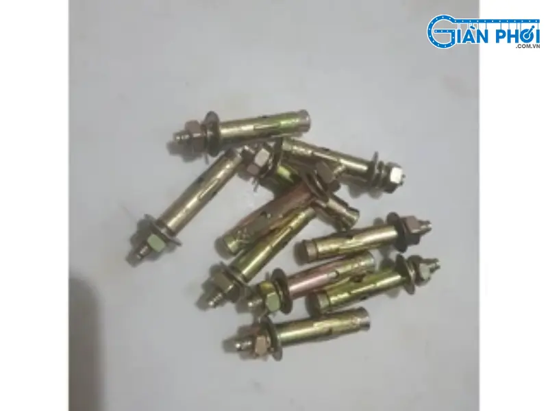 thay ốc vít giàn phơi gắn tường