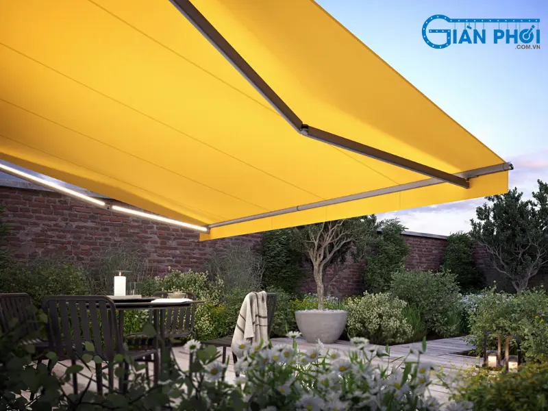mái hiên nhà thái màu vàng