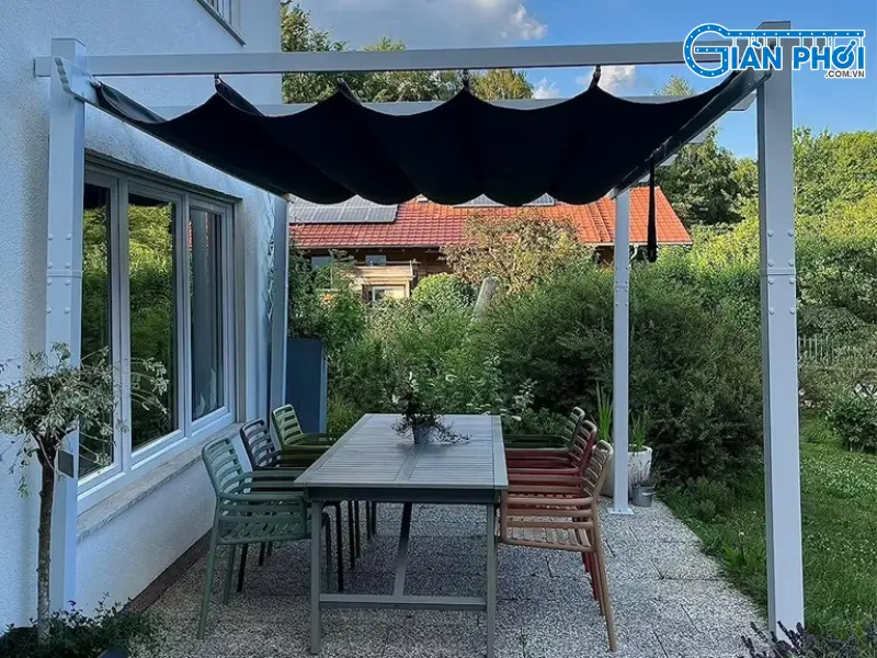 mái che sân sau dạng bạt lượn sóng