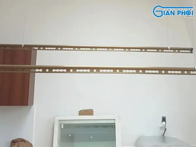 nguyên nhân giàn phơi bị rít tay quay