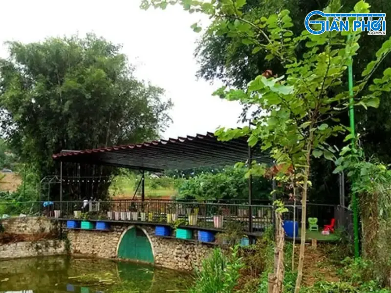 lắp bạt che sân vườn