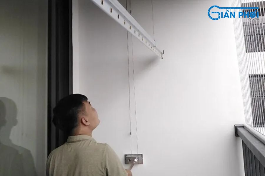 Sửa Giàn Phơi Bị Kẹt Bi: Chấm Dứt Tình Trạng Kẹt Rít Kéo Dài