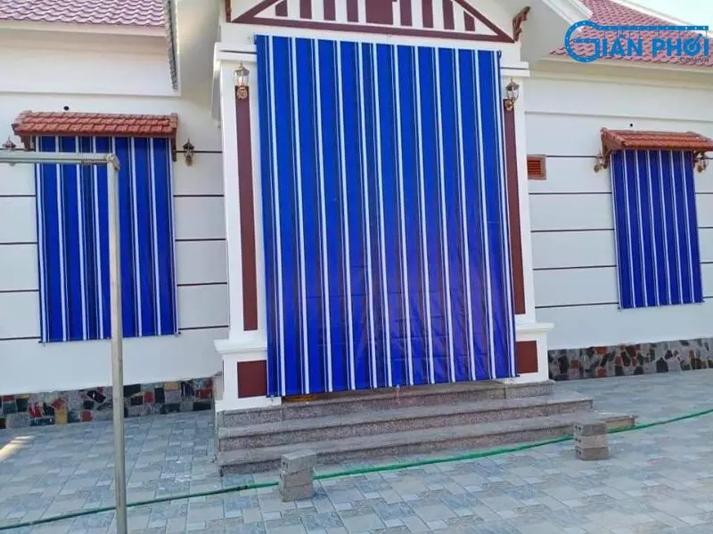 giá làm bạt che nắng mưa tự cuốn
