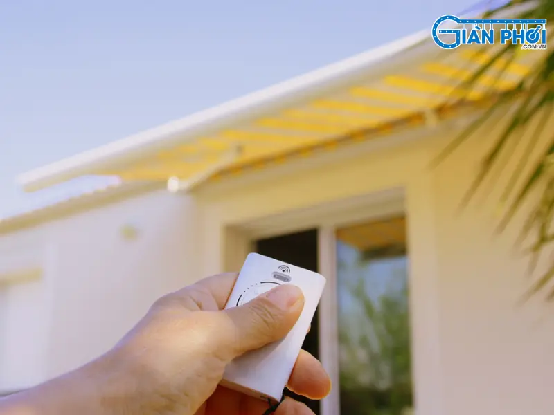 mái che ban công chung cư điều khiển từ xa