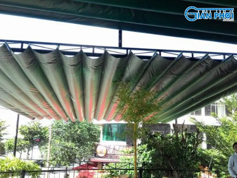bạt che nắng sân vườn