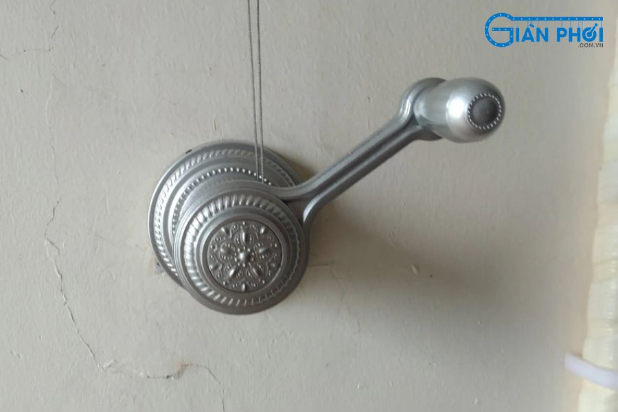 Giàn Phơi Bị Rít Tay Quay Do Đâu? Cách Khắc Phục Tại Nhà