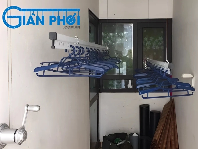 Giàn phơi gắn trần Hòa Phát