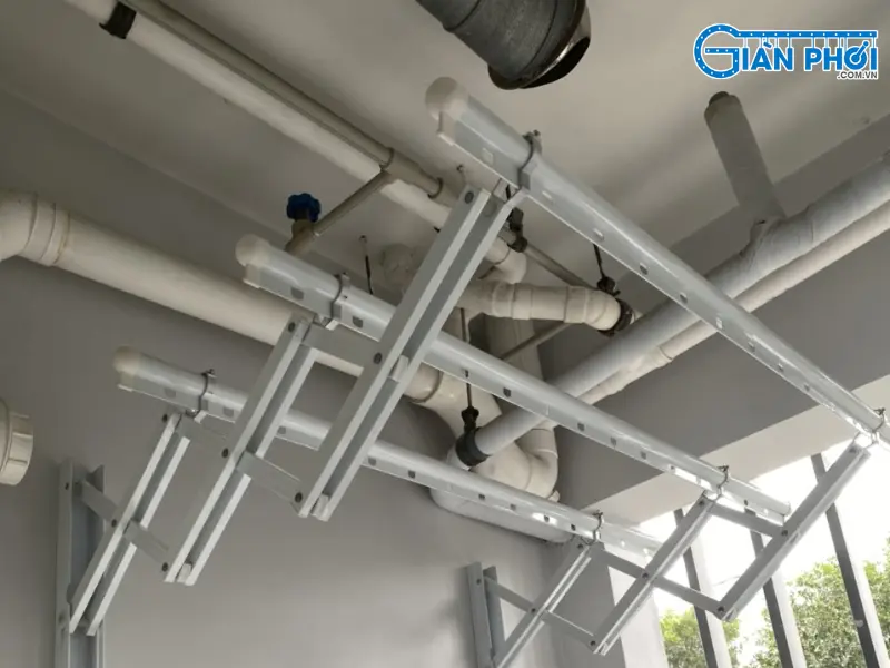 sửa bản lề giàn phơi gắn tường