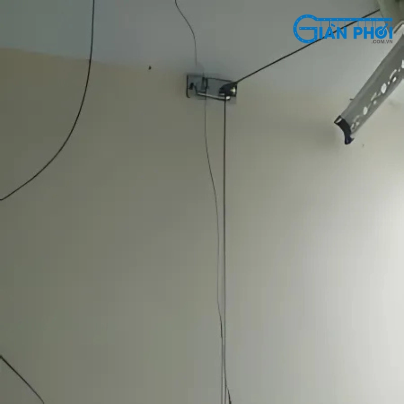 Hướng dẫn thay dây phơi quần áo tại nhà: Khi nào cần thay và giải pháp tối ưu cho không gian sống