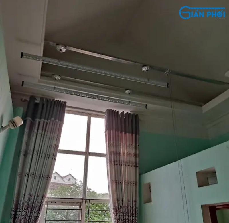 Quá trình lắp đặt giàn phơi thông minh Hòa Phát 999B cho khách hàng - Ảnh 3