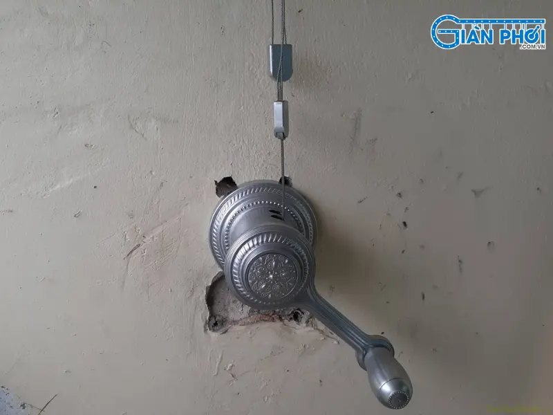 sửa giàn phơi bung ốc vít nở sửa giàn phơi bung ốc vít nở