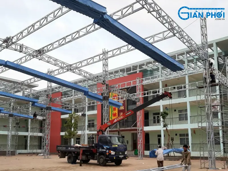 lắp đặt bạt che sân trường