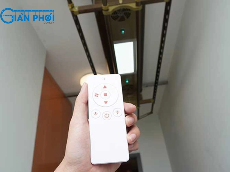 Giàn phơi chăn ga giường inox thông minh tích hợp điều khiển bằng smartphone 