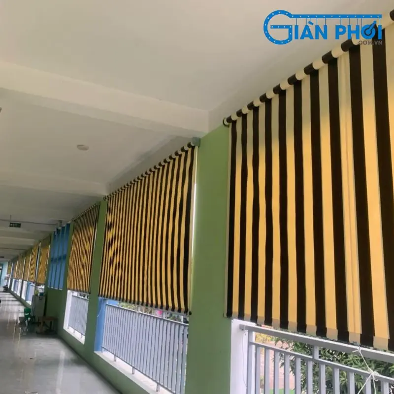 Bạt Cuốn Lò Xo: Giải Pháp Che Nắng Mưa Tiện Lợi, Bền Bỉ và Tiết Kiệm Chi Phí