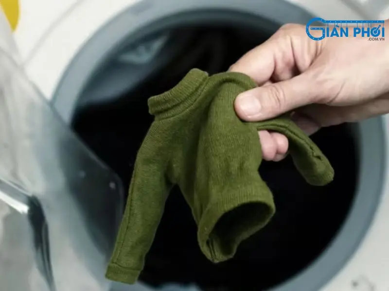 Mẹo làm giãn quần áo đã bị co rút