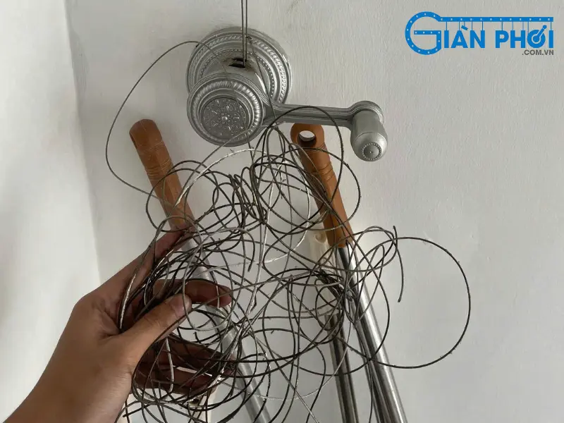 Có nên nối dây cáp khi giàn phơi bị đứt không?