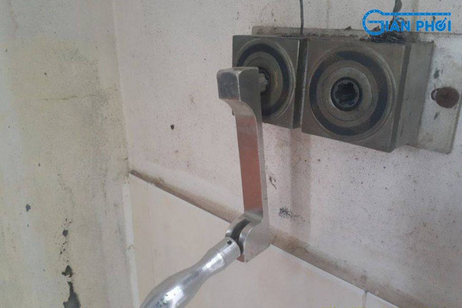 Sửa Giàn Phơi Bung Ốc Vít Nở | Dịch Vụ Sửa Nhanh Trong Ngày