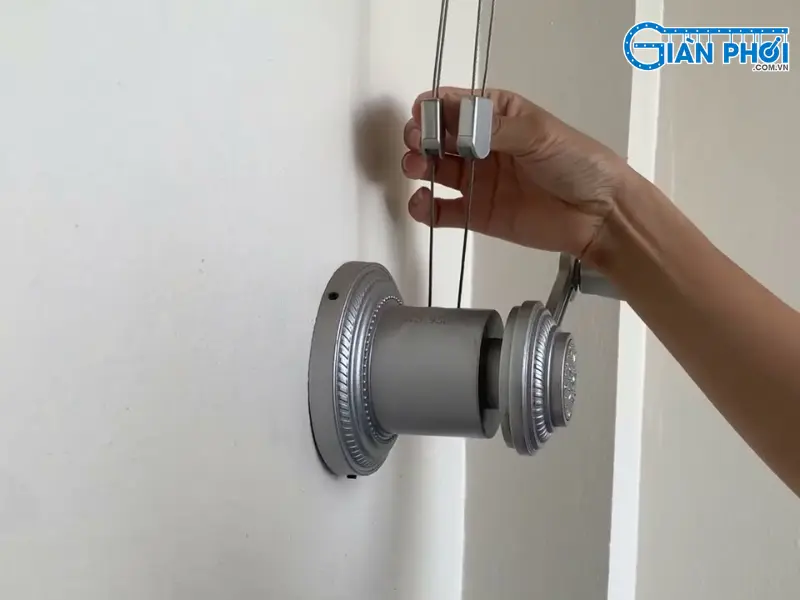 sửa chữa giàn phơi bung ốc vít nở sửa chữa giàn phơi bung ốc vít nở