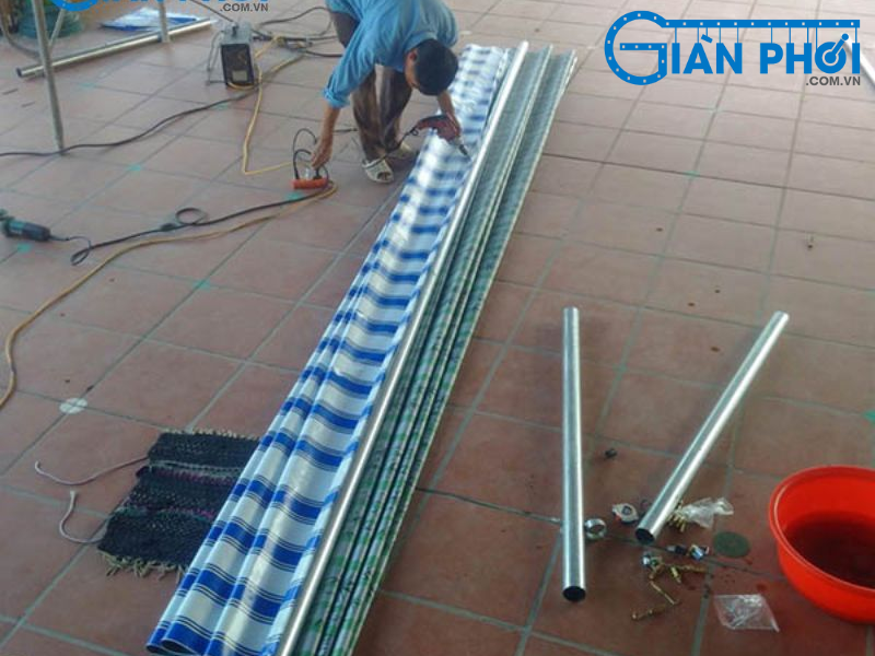 Chuẩn bị đầy đủ vật tư và dụng cụ làm bạt kéo