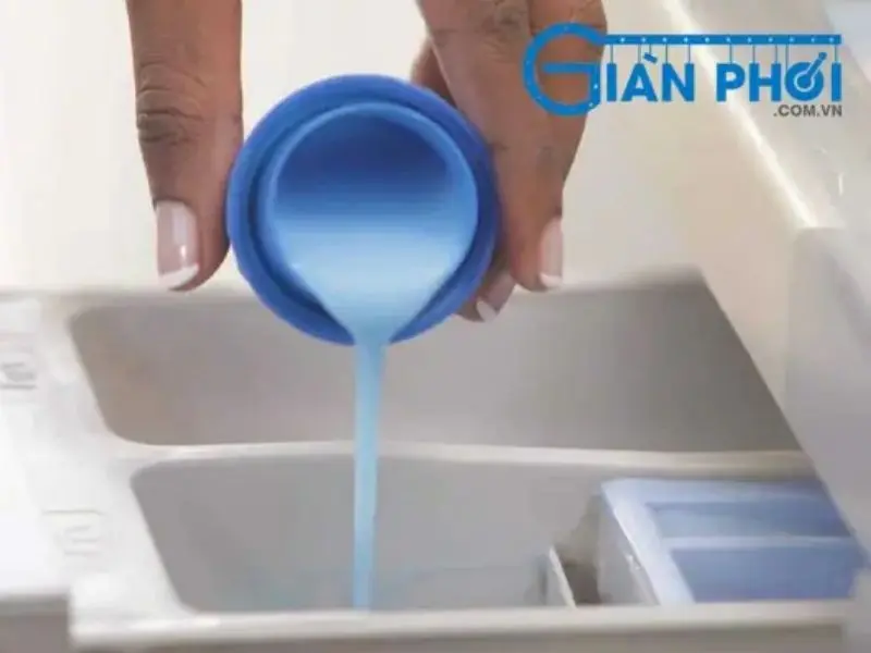 Giặt đồ trắng sau mỗi lần mặc để không bị ố