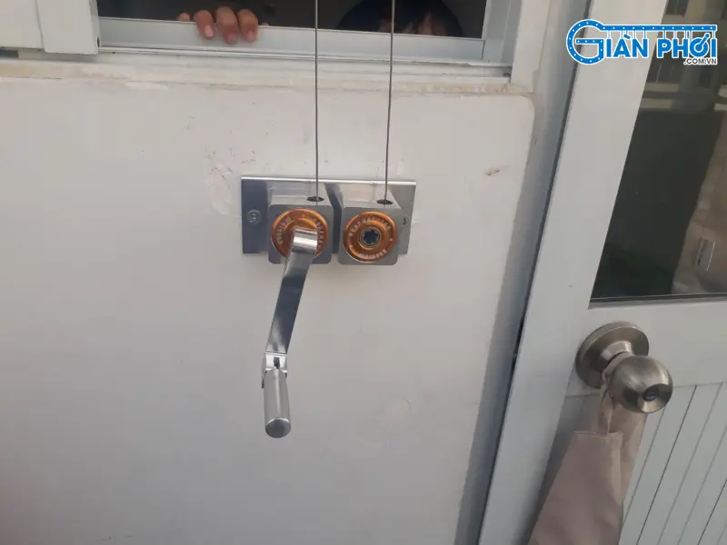 sửa giàn phơi bung ốc vít nở sửa giàn phơi bung ốc vít nở