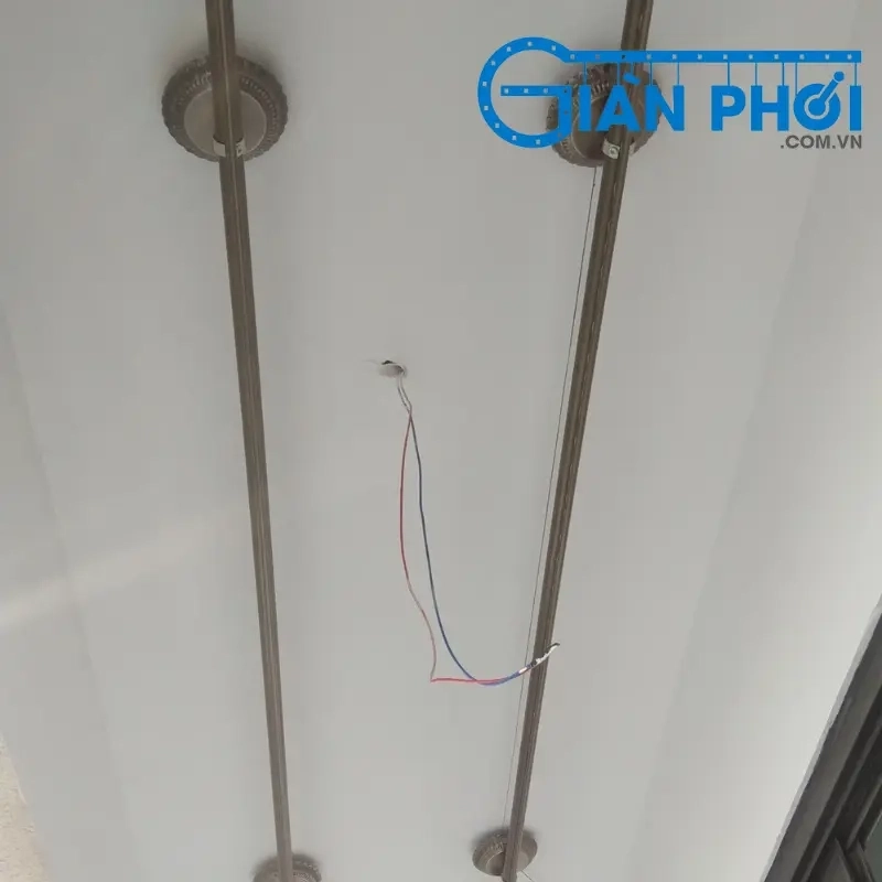 Bạn có thể chọn thanh phơi quần áo inox để tăng tuổi thọ khi sử dụng