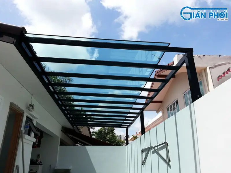 mái che trước nhà chất liệu poly