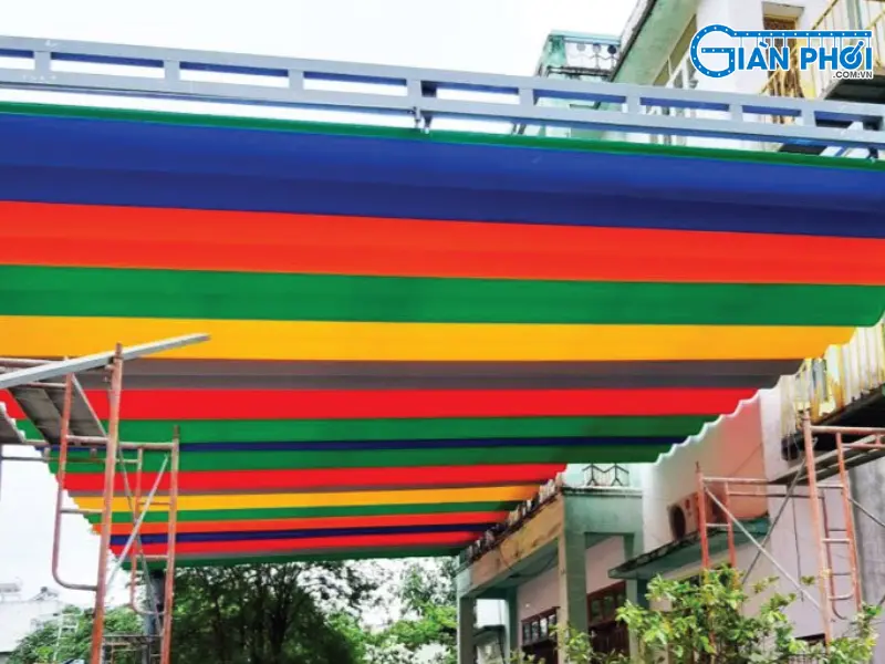 bạt che nắng sân trường