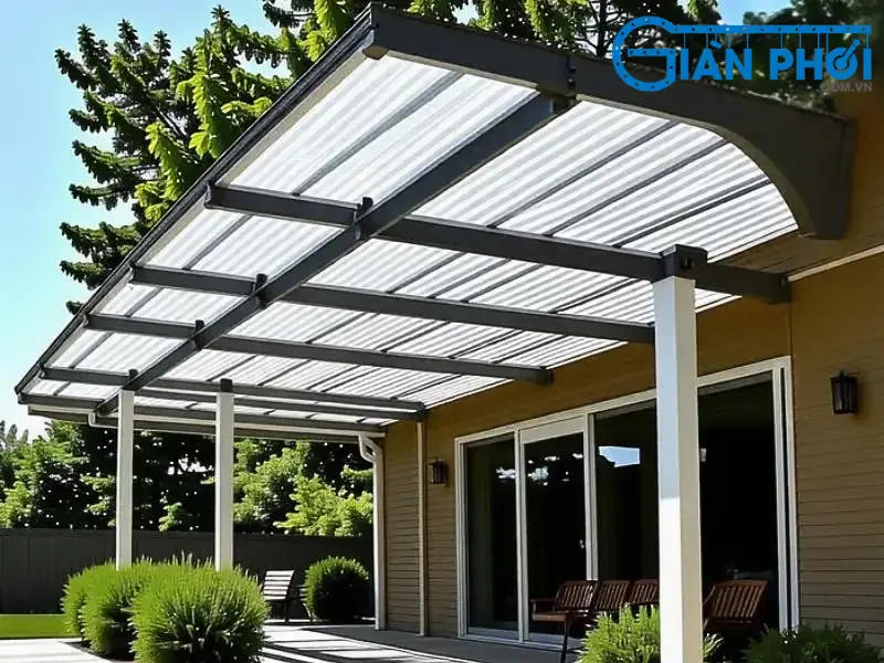 Mái che ban công hiện đại, tối giản là mẫu rất được ưa chuộng trong thiết kế kiến trúc và nội thất