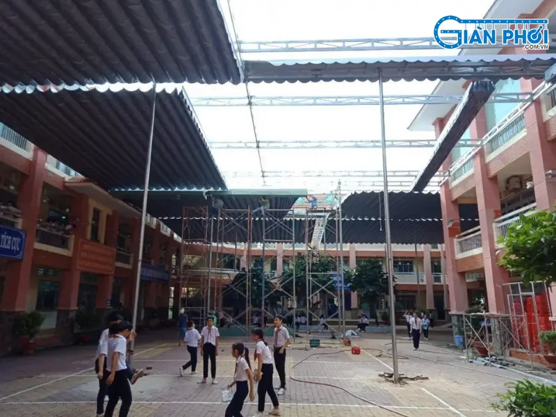 bạt che sân trường