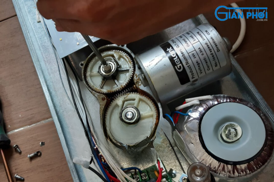 Dịch Vụ Sửa Motor Giàn Phơi Điện Tử Chuyên Nghiệp Tại Nhà