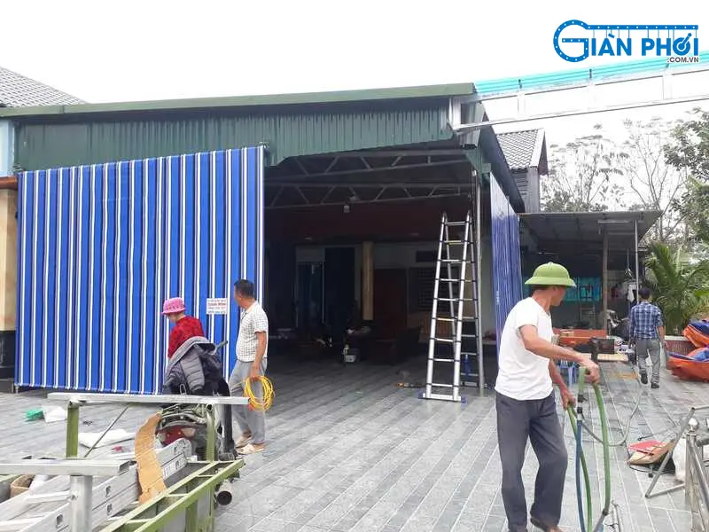 bạt cuốn che nắng mưa